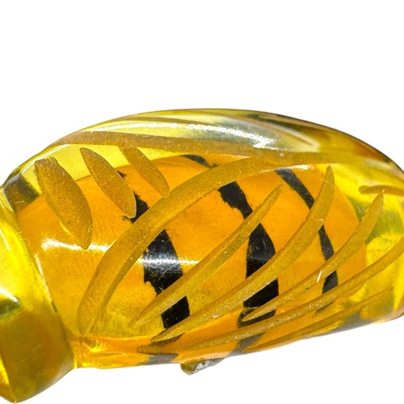 Antique Art Deco Apple Juice Color Carved Celluloid Cicada/Insect Brooch - Picture 8 of 14